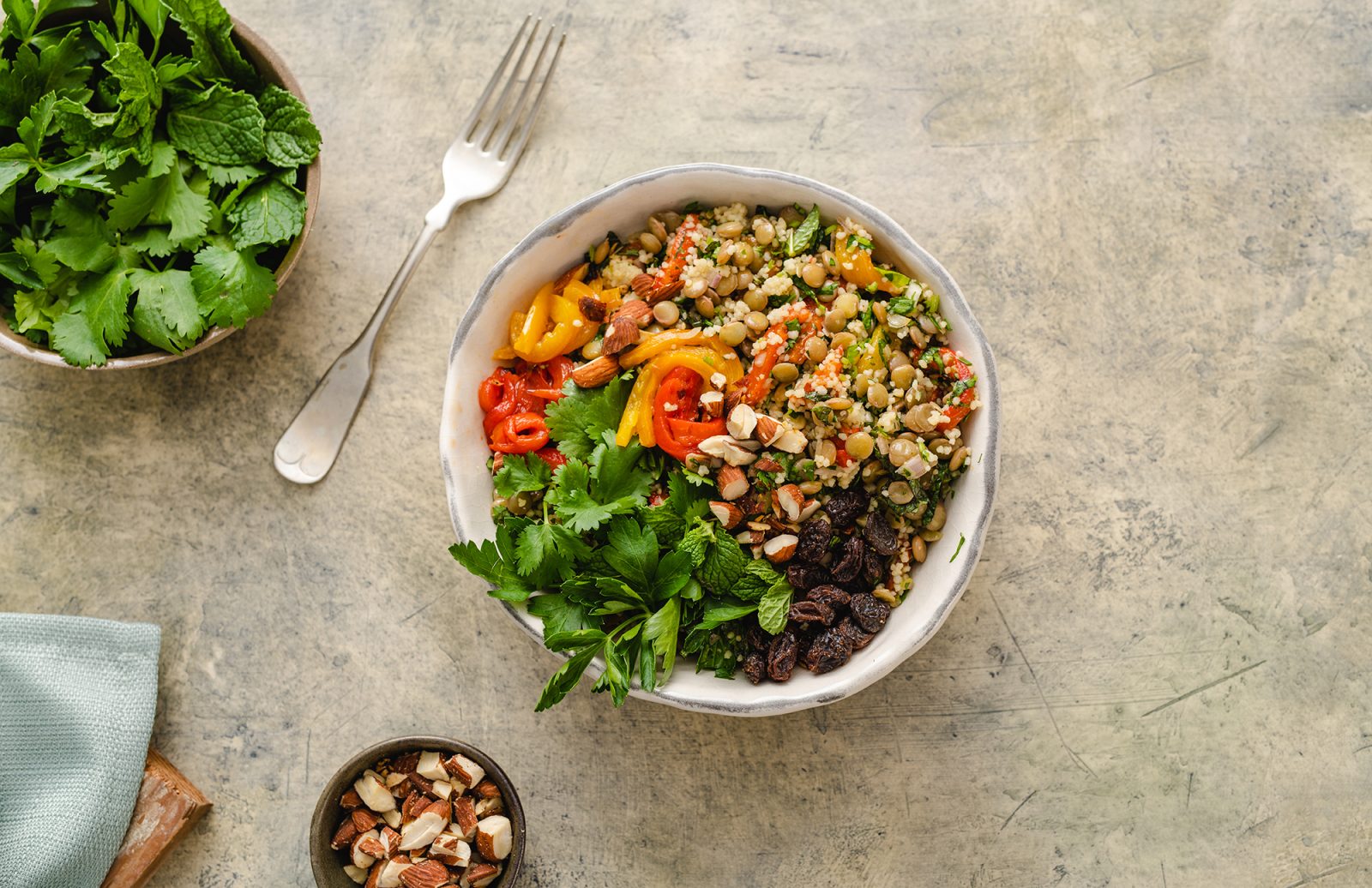 Salat-Bowl mit Couscous und Linsen