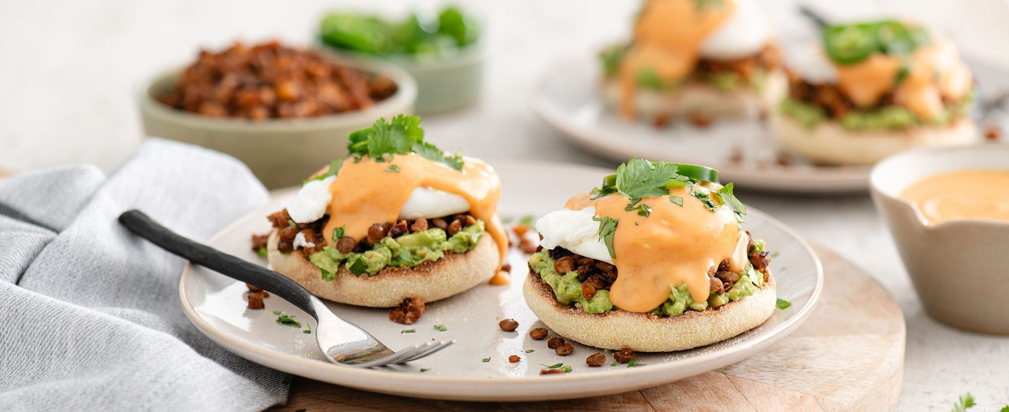 Chipotle & Lentil Eggs Benny – Lentils.org